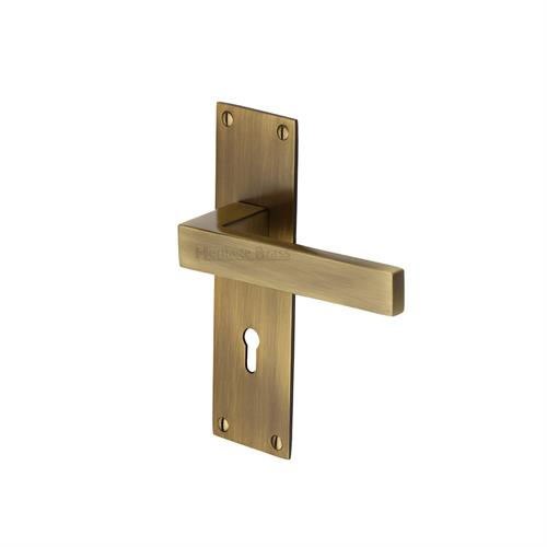 Metro Door Handle on Plate (Lever Lock)