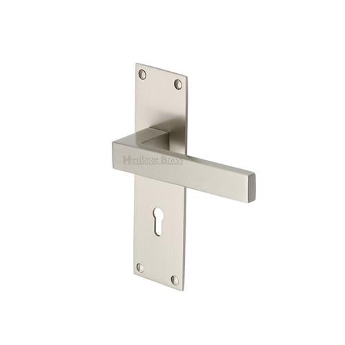 Metro Door Handle on Plate (Lever Lock)